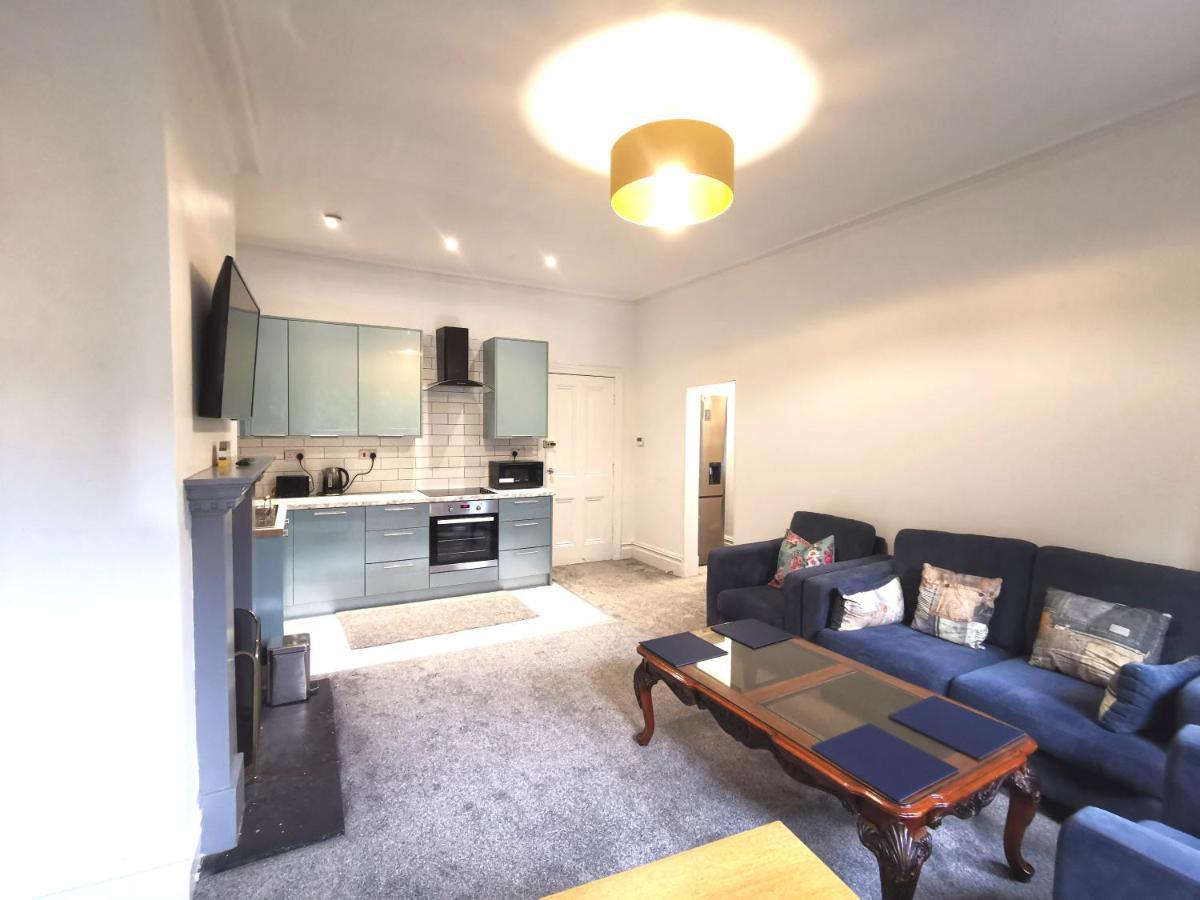 Flat-B, 4 Adults, 20 Mins To Beach, Netflix, Wifi, Sleeps 4 Adults Bournemouth Exterior photo