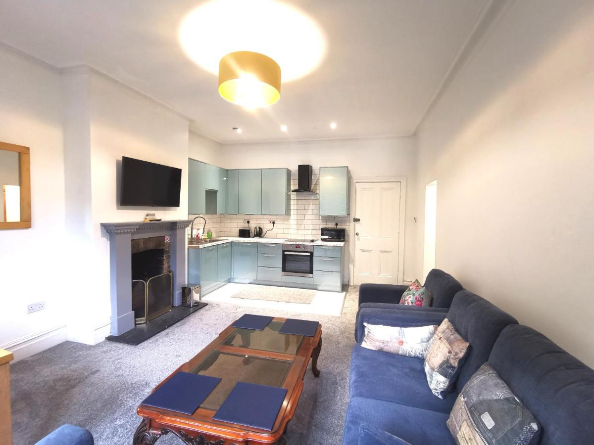 Flat-B, 4 Adults, 20 Mins To Beach, Netflix, Wifi, Sleeps 4 Adults Bournemouth Exterior photo